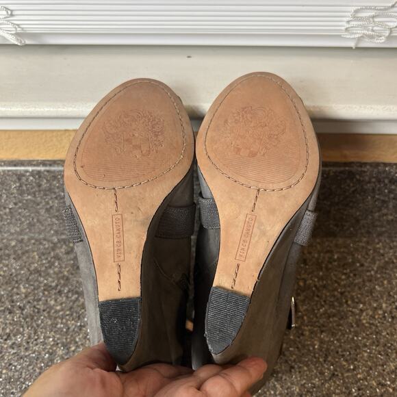 Vince Camuto Ankle Bootie Pump Womens Size 7.5 B Gray Suede Peep Toe Wedge Heels - Picture 9 of 10